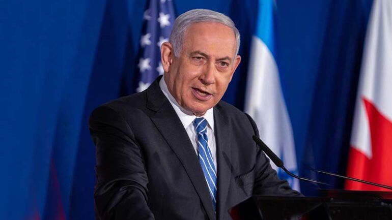 Israele lancia una nuova offensiva nella Striscia di Gaza. Tanks colpiscono le tende degli sfollati