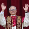 Il Conclave sceglie il successore di Francesco: è Robert Francis Prevost | Il Corsivo di Venerdì 09 Maggio 2025